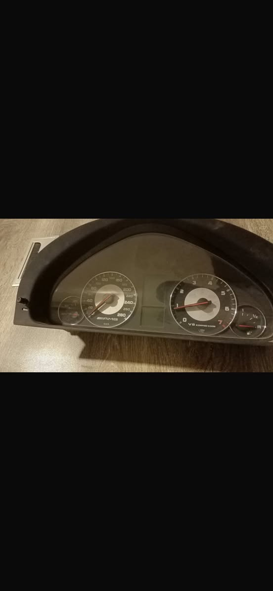 السلام عليكم
غرفه جي كلاس موديل 2012 للبيع جديده
***********
