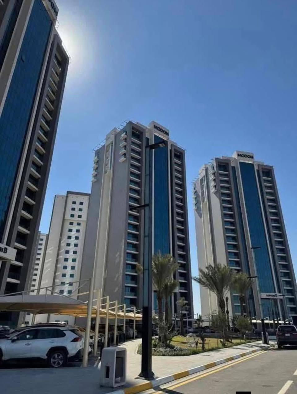 شقة للبيع في مجمع بروج السكني
المساحة 104 متر 
1 غرفة نوم وصالة ومطبخ وخدمات في أبراج لاكونا الطابق 8 المرحلة الخامسة تاريخ الاستلام 1/2027
السعر الكلي 234مليون دينار عراقي وهذا هو سعر الشركة بدون اي تحميل المبلغ المطلوب هو المبلغ الواصل فقط وهو 45 مليون دينار واجور التحويل العقد مناصفة 3‎%‎ على الطرفين علماً بأن قسط الشقة هو 15 مليون كل 6 اشهر لمدة 3 سنوات وبعدها تصبح الدفعات 9 مليون كل 6 اشهر لغاية 10 سنوات يعني تستلم الشقة وتسكن وانت موصل للشركة فقط 35‎%‎ وتستمر بالدفع بعد ذلك وانت ساكن بالشقة  والمجمع مشمول بالقروض ايضاً لمن يرغب بالحصول على قرض لإكمال الدفعات
 للاستعلام ***********
