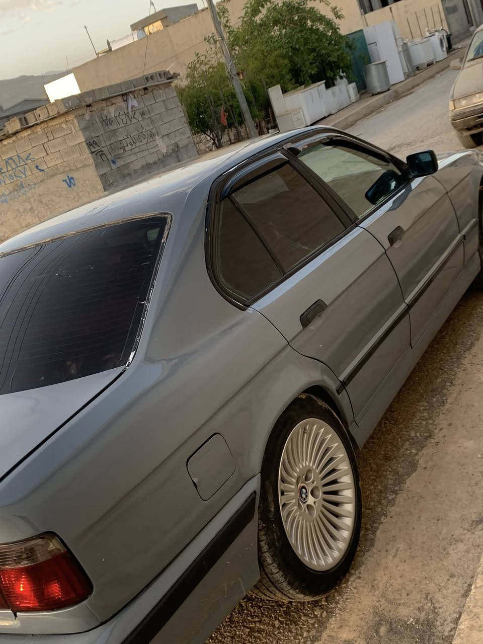 Bmw 520 
گير حادي
چوارجام كاره بايي
چوار تايه ويلي لؤكي له سه ره
سلاييت
لايت ئه لقه
كاره بايي گشتي ئيش ئه كا
دوكه لو بوخارو سه رف به شه رتي ١٠٠ فه حسو فيته ر 
يه ك قنجو قؤپي نييه
به نزين كه مه خوا
ته نها ده حامي پيشي شكاوه له ره سمه كه دياره
گيرو مه كينه بشه رتي فه حسو فيته ر
ته قه و ره قه و موسو براوه به شه رت
ره قه م سليمانيه به ئه وه ليات ئه ي فرؤشم
مالي دؤسته نرخيشي ٣٦ گه لاو كه مئ محامه له


**إذا كنت صاحب هذا الإعلان وتريد حذفه لأي سبب، رجاءا أرسل رسالة إلى الدعم الفني**