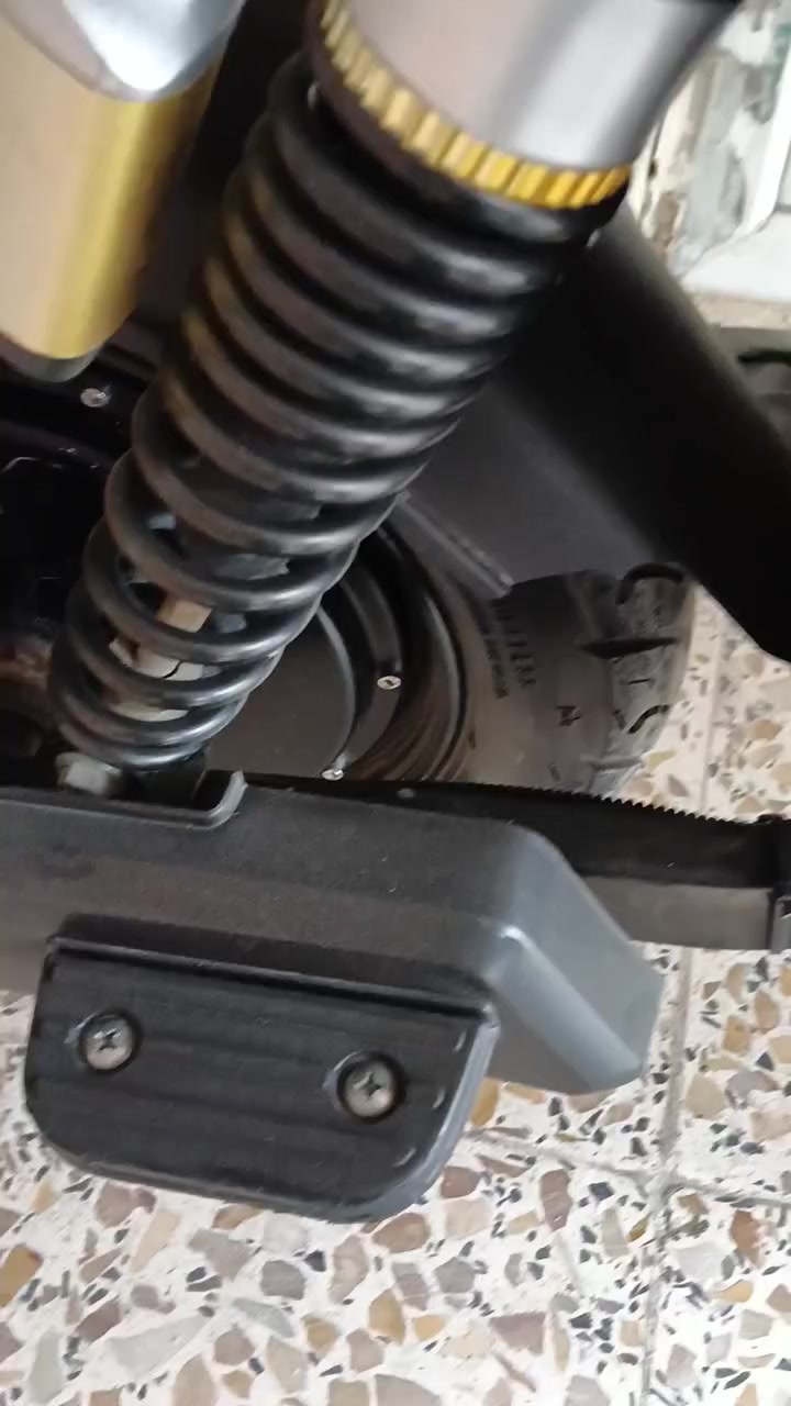 سلام عليكم دراجه شحن r9(( للبيع380)) قفل او مراوس بغير دراجه موديل 2025 بطاريات 5كبار 22امبير  فقط شاشه واكفه باقي شرط فحص مكاني كركوك حي العسكري للستفسار ***********
