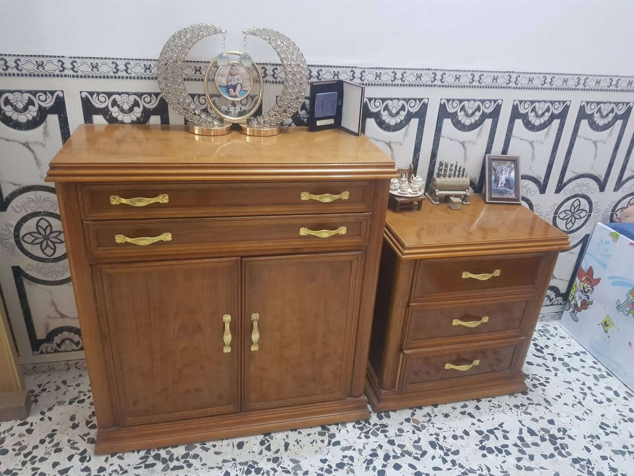 السلام عليكم اثاث بيت كامل للبيع نضيف جدا مبايل ***********
