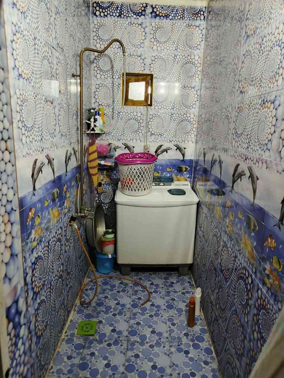 ساحه 125 يتكون الدار من غرفه وصاله ومطبخ وستقبال ومساحه طارمه شارعه 8 عنوان الدار شارع عوده ركن فرع البنجرجي السعر 110 قابل لتفاوض ***********

