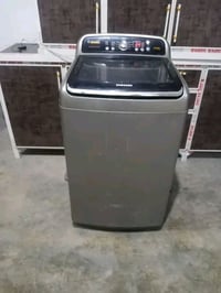 للبيع غسالة ملابس فوق تماتيك  شرط الشغل والنظافة 100%  حديث شاشة كبيرة...