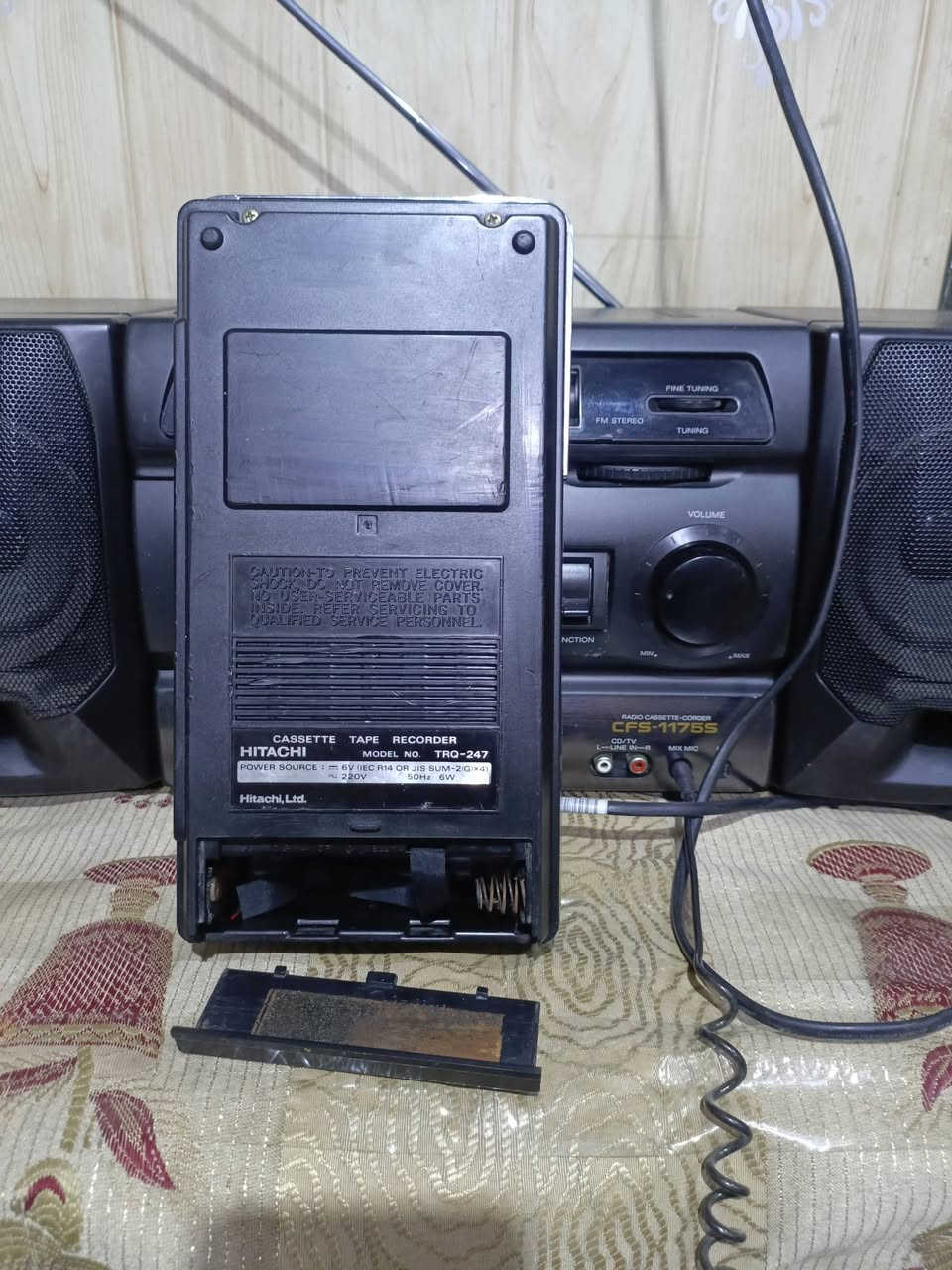 للبيع 
مسجل هيتاشي طرح 
سنه الصنع 1977.استيراد مؤسسه 
جدا نظيف شغال وبحاله ممتازه خالي من التصليح نهائيا بلاد وضع شركه 
للاستفسار(***********) متواجد واتساب ماسنجر يوجد توصيل 
((السعر ٦٥ الف ))
