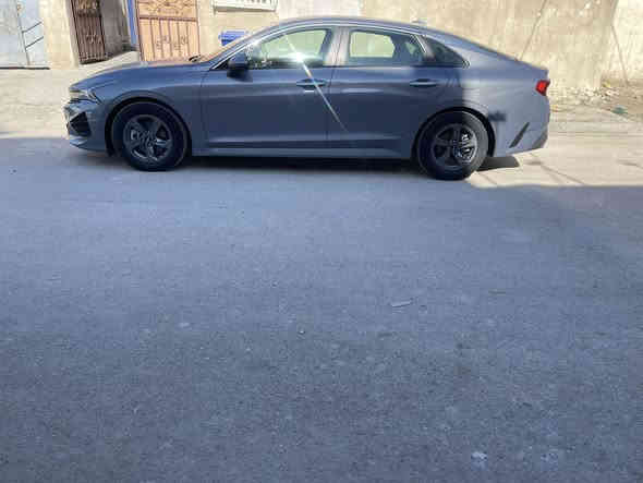 سلام عليكم للبيع K5 موديل 21 مكينه 1600 Tمو كامل مواصفات حادثه بس بنيد ومصلح نفسه السعر 160 العنوان بغداد البلديات ***********
