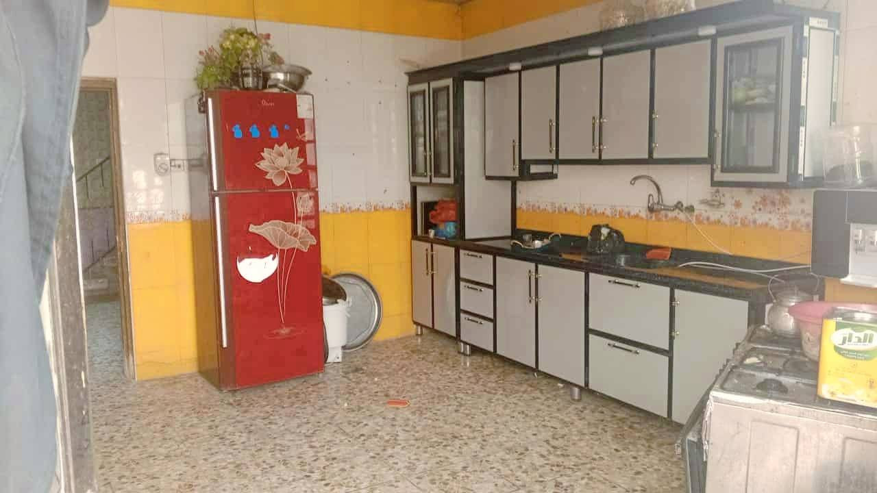 ٢٠٠م بنقد والاقساط   مقدم ٢٥ مليون  شهر ٥٠٠الف  سعر ٥٠ مليون  اقساط نقد  ٤٣طابقين بناء طابوك سقف عكاده. الطابق الارضي جاهز الطابق الثاني نقص كاشي وربورك  يحتوي الدار على ٤ غرف نوم صالتين مطبخ صحيات استقبال.  
عنوان الدار النجف الأشرف كوفه براكيه خلف المستشفى البيطري  نهايه شارع المقرنص    عنوان المكتب الكوفة شارع المعمل قرب شارع المطار القديم مجاور صيدليه بلال مقابل صيدليه زحل جوار شارع سيد حبيب 
***********
***********
