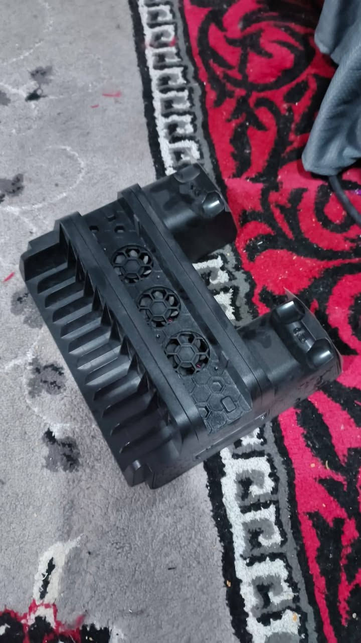 بلي
٤ 
نضيف نضيف نضيف 
جهاز
٢ جوستكات
أقراص الي بصور نضيفات
مروحه تبريد
يو بي اس ٨٥٠ يشغل الجهاز والبلازمه عادي 
ملحقاته كاملهههه
بغداد المشتل شارع المدارس 
***********
٢٧٠ وبي مجال بسيط
