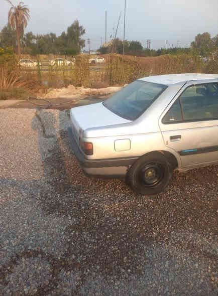 السلام عليكم بيجو ٤٠٥ موديل ٢٠١٢ سنوية وهزه لل ٢٦ بيها باب وجاملغ الخلفي معمرات  السعر ٣٠ ***********
