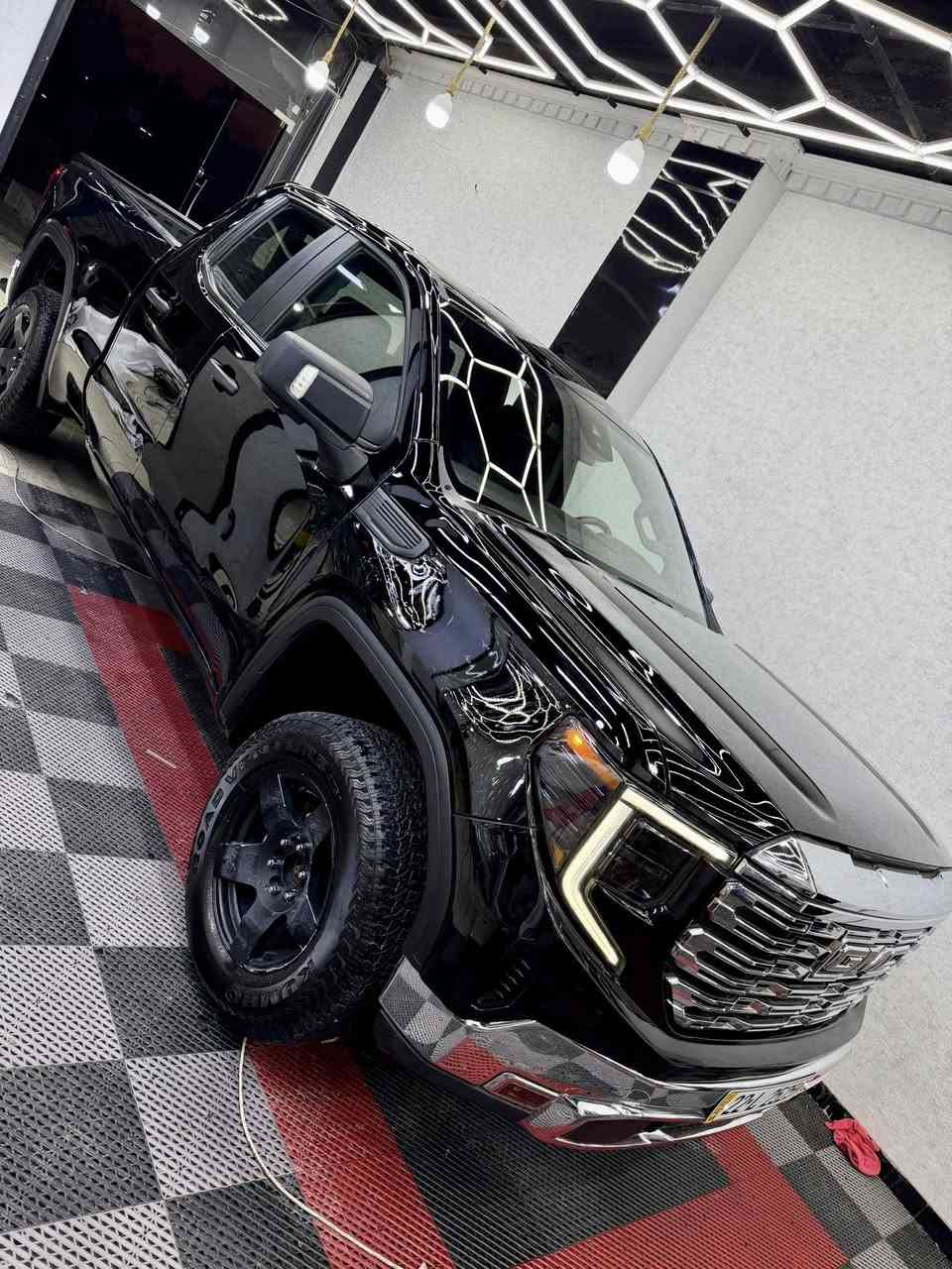 جي ام سي سيرا 2023
دخول جديد رقم اربيل باسمي )  
حادثها جاملغ وربع البنيد فقط 
 محرك 8 سلندر 5300 سي سي 
. شاشه كبيرا (كار بلي & اندري اتو ) 
. كشنات مخمل 
. غطاء صندوق ذكي كهربائي تحكم ريمونت وتحكم من خلال الهاتف مع انارة 
  لايت زنون 
 تحديد مسار 
  تحديد سرعه 
  تحذير عند الاقتراب من الاشخاص 
  شاحن وايرلس 
 تشغيل عن بعد 
 اتو ستوب 
 ماشيه فقط 13 الف السيارة بحالة الزيرو 
السيارة بعد احلى من الصور 
 تايرات جبلي ونظام تعليق جبلي 
 ويل جبلي اسود بلاد 
السعر  295 ورقة عنواني بغداد حي الاعلام او الكرادة 
***********
