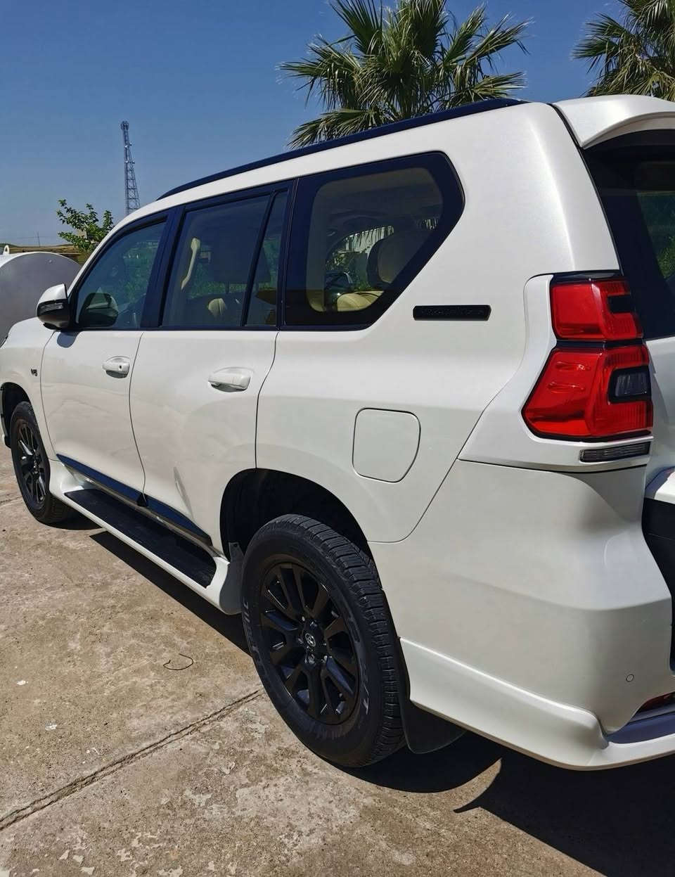 Toyota prado VX midnight
model 2021 
65000km
باب الثاني
السعر ٤٦٠ ورقة
مكفولة كفالة العامة
***********
***********
