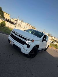 شفروليه سلفرادو RST موديل 2023 بمحرك 5.3 V8، مواصفاته: ماشي 74 كيلو * ...