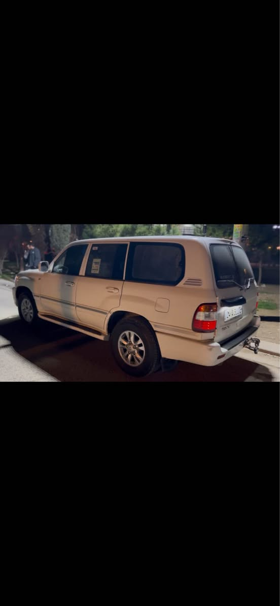 Toyota Land Crusier مۆنیکا ٢٠٠١ سێڕوبع پێشی کراوە بە فولل چوار جام کارەبا دەشبڵ نزم سەیارەکە بەناوی خۆمەوەیە سەنەوی تازەیە ٣٠٠٠٠هەزاری دهۆکە تەحویلو خرامەو هەموو شتێک بەشەرت ٢ پارچەو پەڵەیەکی بۆیاخە شوختو وردە چاڵی هەیە  پەڵەیەک ساردی هەیە شوێن  سلێمانی *********** سعر ١٣٠ گەڵا مەعامەلە السليمانية, العراق
