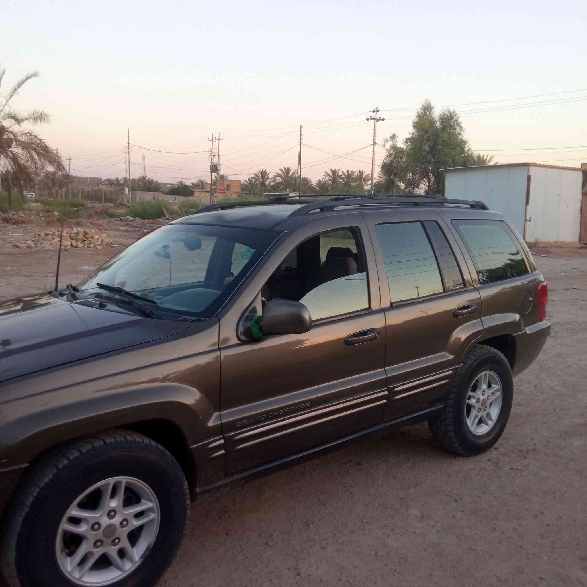 سلام عليكم جيب شيروك     مكفولة بيها بس صبغ جماليه.   تبريد شغال كلشي بيها شغال السياره اوتماتيك رقمها سليمانه المداور ثاني يوم المالك يمي بل حله السعر اتصل وبيك خير وتدلل العنوان بابل الدبلة وهذا رقمي ***********.
