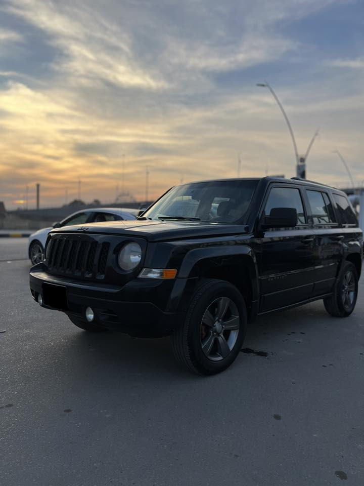 السلام عليكم
Jeep 2016 sport SE
  كراسي تدفئة مانع انزلاق تحكم ستيرن سستم صوت كير مكينه تبريد بحاله جيده  رقم دولي مكينه اربع سلندر 2.4  لون أسود  السيارة بأسمي مداور ثاني يوم للتواصل ***********
