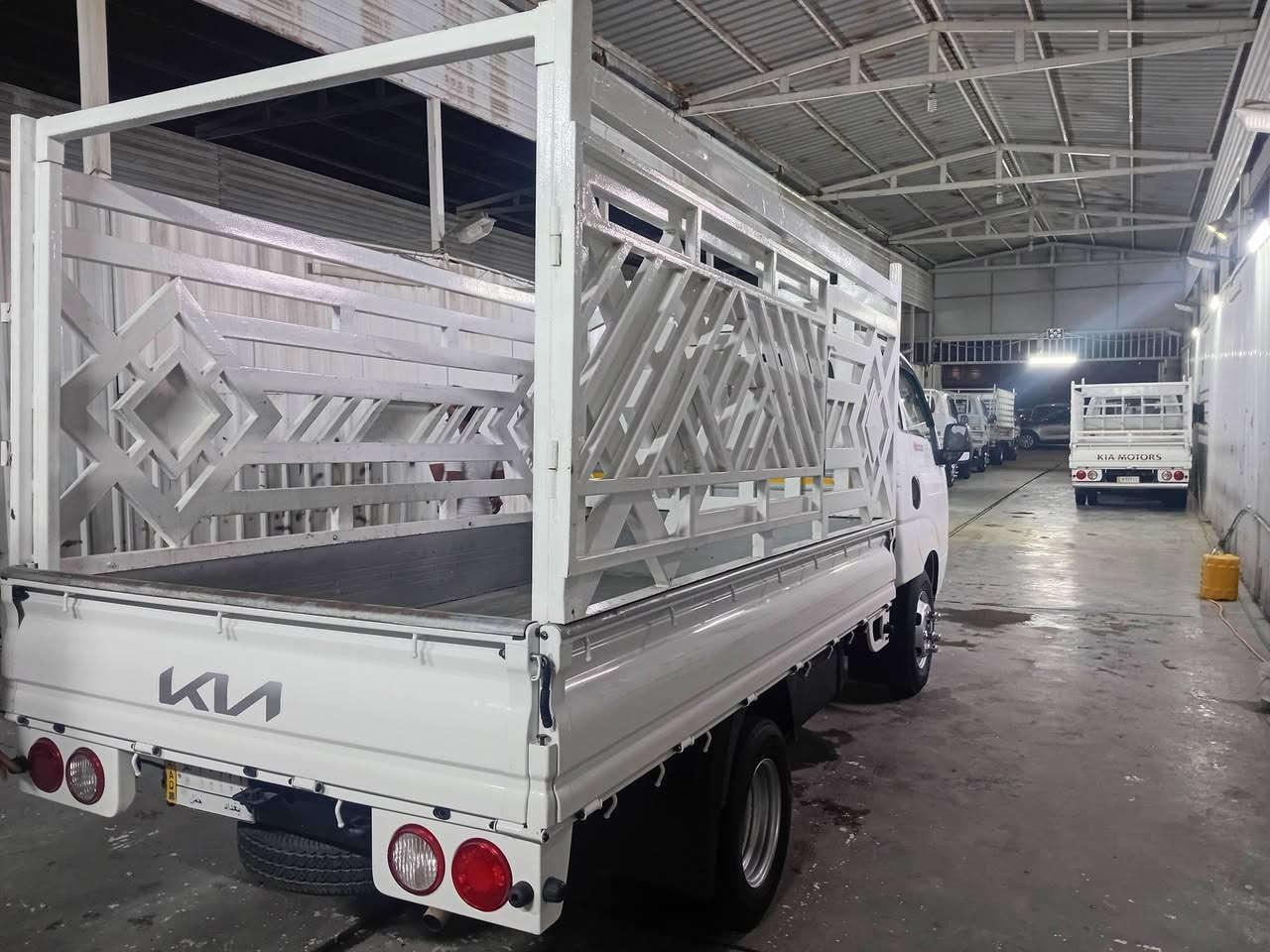 كيا فحل مسكر 2020 سياره نضيفه كلش تخم تاير تاير جديد امامي وخلفي صار 10 ايام شديتهم محور  حداديه كامله السياره بيها بارد حك شبر بصف الباب والتبريد يراد تبديل فريز غير هاذ الشي اتكفلك مكينه كير شاصي تشغل وتطلع  السعر 160 وبيها مجال بسيط والسوك كلشي بي حسب النظافه عنوان السياره بغداد اتصل وتدلل
7874978902
