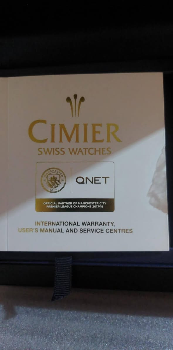 تقييم شكد تسوه الساعه عدنه .
ساعة Cimier سويسرية - إصدار مانشستر سيتي المحدود (الندرة: 056/777)
​النوع: ساعة أوتوماتيكية سويسرية فاخرة (Swiss Made).
​المادة: هيكل من الكربون المطروق (Forged Carbon) الفاخر، خفيف الوزن ومقاوم للصدمات.
​الندرة: إصدار محدود جداً، قطعة رقم 056 من أصل 777 فقط عالمياً.
​المميزات: محرك مكشوف من الخلف (25 Jewels)، زجاج ياقوت ضد الخدش، وشعار نادي مانشستر سيتي الرسمي.
​الحالة: ممتازة وتعمل بدقة عالية.
​قطعة نادرة تجمع بين الفخامة التقنية والقيمة التاريخية للمشجعين والجامعين.


**إذا كنت صاحب هذا الإعلان وتريد حذفه لأي سبب، رجاءا أرسل رسالة إلى الدعم الفني**