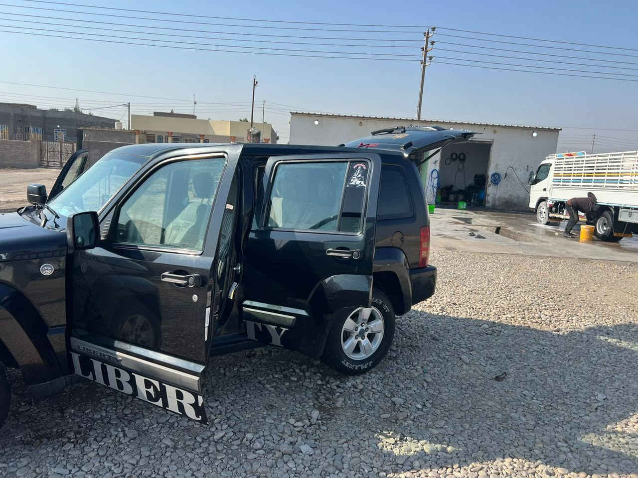 السلام عليكم جيب ليبرتي 2012 وارد امريكي  محرك   وكير مكفولات حجم المحرك 6اسلندر 3700     مثبت سرعه تحكم ستيرن جهتين   لايتات زنون اصلي 5ويلكب وبعد بيها اهواي مواصفات  سياره حداديه وباتري وتخم تأير وكهربايات كلها كفاله رقم بغداد  مشروع وطني تحويل ثاني يوم وبسمي السع105وبيها مجال الطيبين السياره للبيع وامراوس حسب القناعه استفسار على هذا ***********ملاحظه مكان السياره البصره قضاء الدير الشافي . القرنة, البصرة
