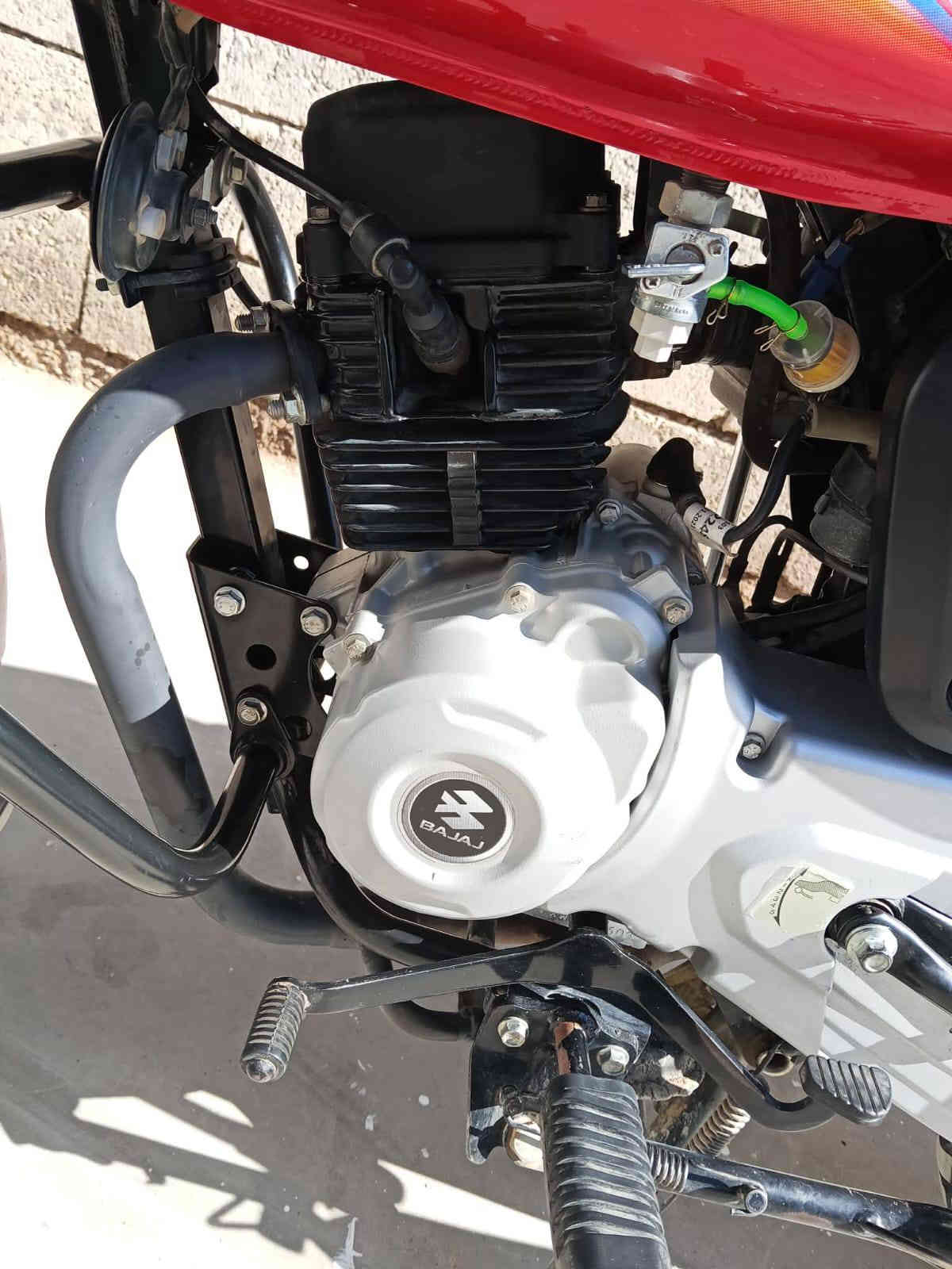 السلام عليكم شباب دراجه بوكسر موديل 2021 دراجه مكفوله كفاله عامه من الشخط دراجه عله وضع الشركه لامفتوحه ولا ملعوب بيها وماشيه 8000 بعدها اخت زيرو وديها وين ماجان اذا كلولك ملعوب بيها لو عداد غلط ترجعها واني المنون دراجه تروح للسوك وترجع بس اوراق كامله اصوليه اذا ماتترقم هم ترجع السعر 1300 وبيها مجال مكاني بغداد بسمايه رقمي ***********
