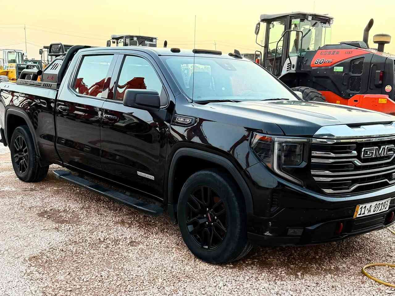 جمسي سيرا 2023 الفيشن اسود 

رقم بغداد

محرك  v8 5300

فول مواصفات 

داخل شكل الجديد

شاشه كبيره 
بصمه تشغيل 
بصمة ابواب 
تشغيل عن بعد 
باب طويل المرغوب

باب خلفي  3 قطع
اوتو ستارت 
شاحن واير ليس

ويل كب 
لايت لد زنون 
بروجكتر زنون 
شاشه كاميرا 

ماشيه 112 الف كيلو متر

الحادث مرفق السونار مع الصور 

مكان السياره الديوانية

السعر 305 ورقه

للتواصل  ***********
