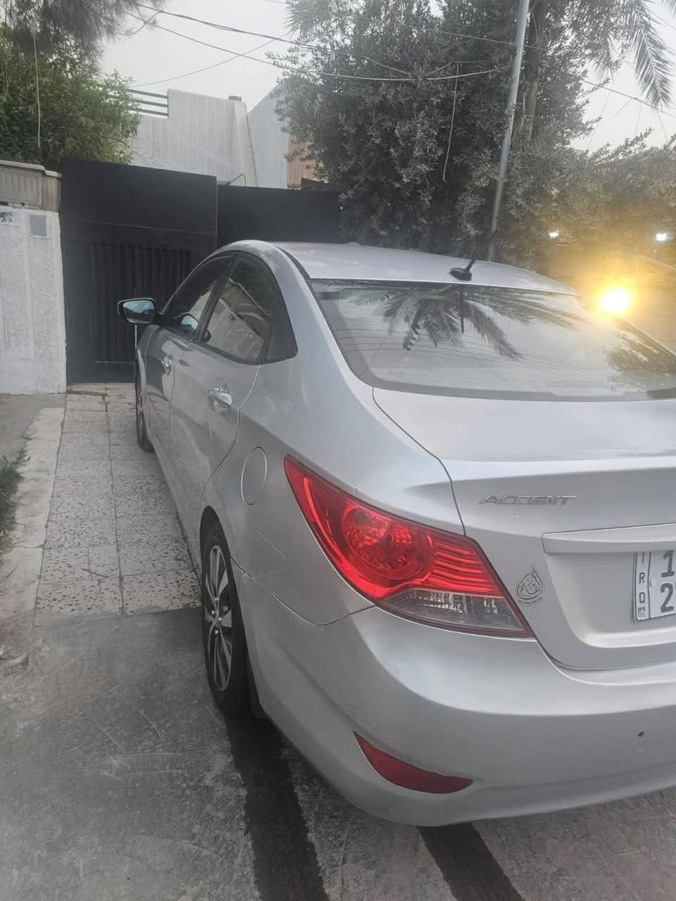 اكسنت 2013
امريكي
بيها قطع صبغ ( ابيع حزام ) 
بغداد / العامرية
***********
السعر ( 82 ) مجال بسيط
