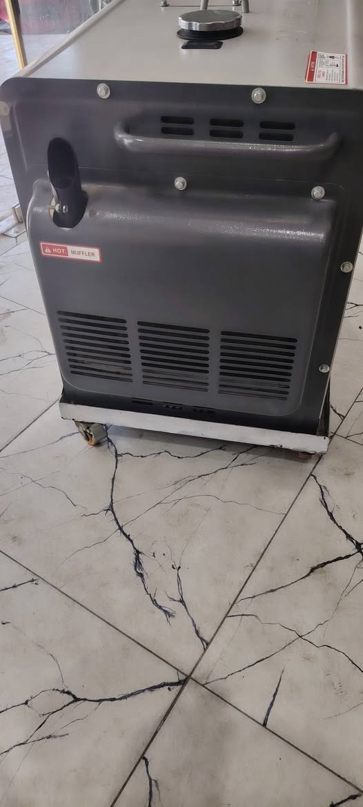 مولد ديزل صامت 25 نمبير جديده البيع سعر 1900 بيها مجال ***********
