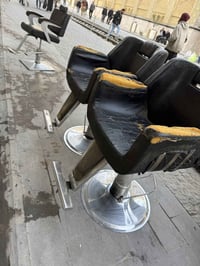 كراسي عدد 2 كله شغال نضافه الجلد واضحه بالصوره  سعر القطعه 100 قفل  شر...