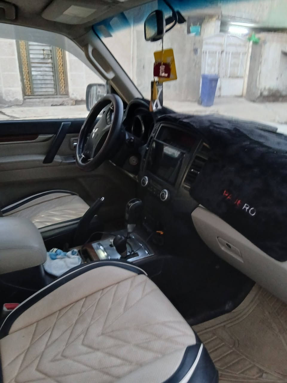 سياره باجيرو حبتور خليجي بدون حادث   موديل 2008
محرك 3000
المري شفط 
الصبغ 3 قطع بدون حادث جماليه 
كشن كهربائي فتحه بسقف فول موصفات 
السعر 125$
بسمي شخصياً
العنوان .  بغداد حي البتول 

الرقم ..  ***********
