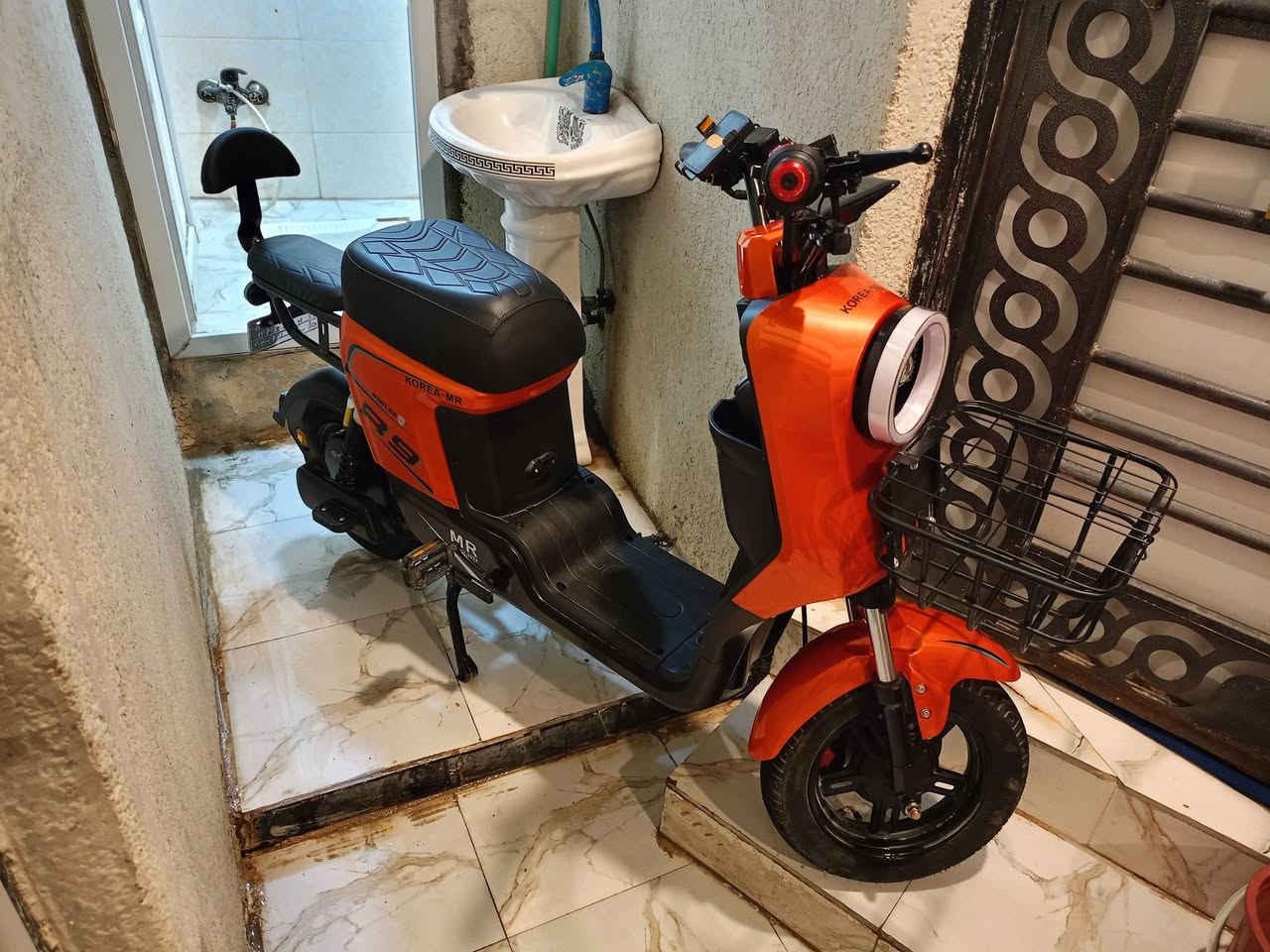 سلام عليكم دراجه شحن للبيع R9 بسعر 450 الف بيها مجال مكاني بصره جزيره رقم ***********
