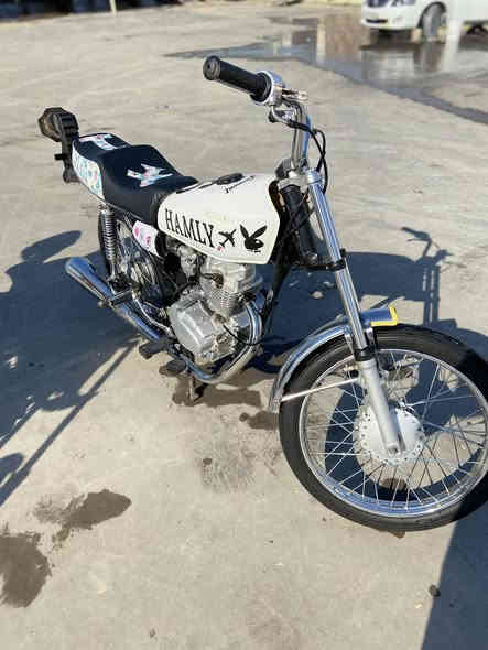 سلام عليكم دراجه كلك كلك للبيع 
نضيفه مبدل بس ولفات ولدراجه مامفيلسه سعرها 500 
اتصل وبيك خير وتدلل ***********
