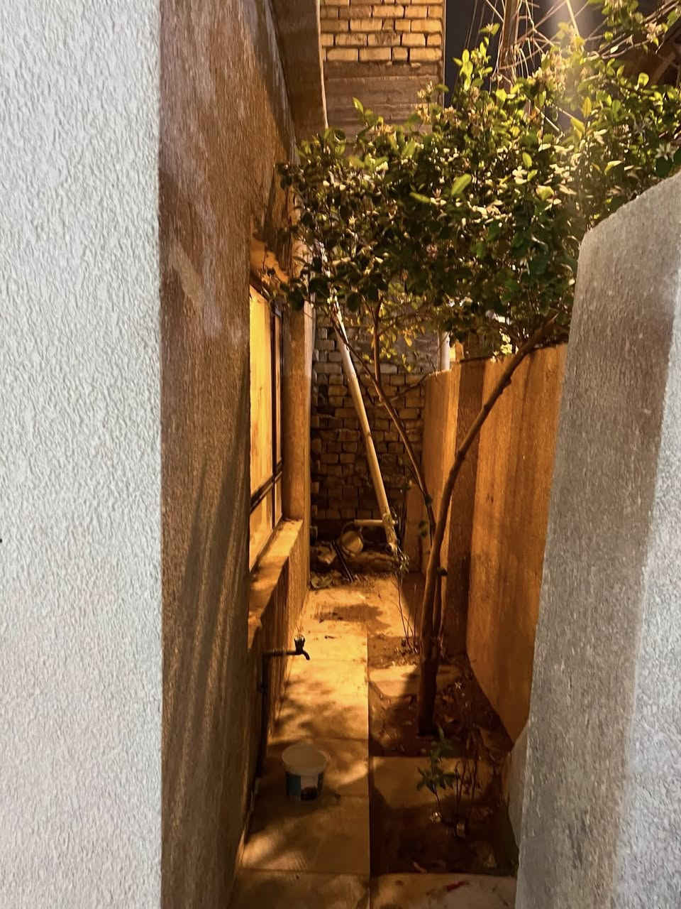 🏡✨ فرصة مميزة للتملك والاستثمار

للبيع بيت زراعي في حي تونس مميز ومساحة مناسبة للسكن العائلي أو الاستثمار.

📐 المواصفات:
• المساحة: 75 متر مربع
• الواجهة: 8.20 متر
• النزال: 9.20 متر
• ثلاث طوابق: الاول حديقة وخدمات ومطبخ وهول
الثاني غرفتين وخدمات 
الثالث بيتونة ومخزن
 
💰 السعر الكلي: 150 مليون دينار فقط

✅ مقدم: 125 مليون دينار
✅ المتبقي: 25 مليون دينار بأقساط مريحة

بيت بمواصفات جيدة وسعر مناسب مع إمكانية التقسيط، فرصة لا تعوض للراغبين بالتملك بأقل دفعة ممكنة.

📞 للحجز والاستفسار ومعاينة العقار يرجى التواصل. ***********
***********
