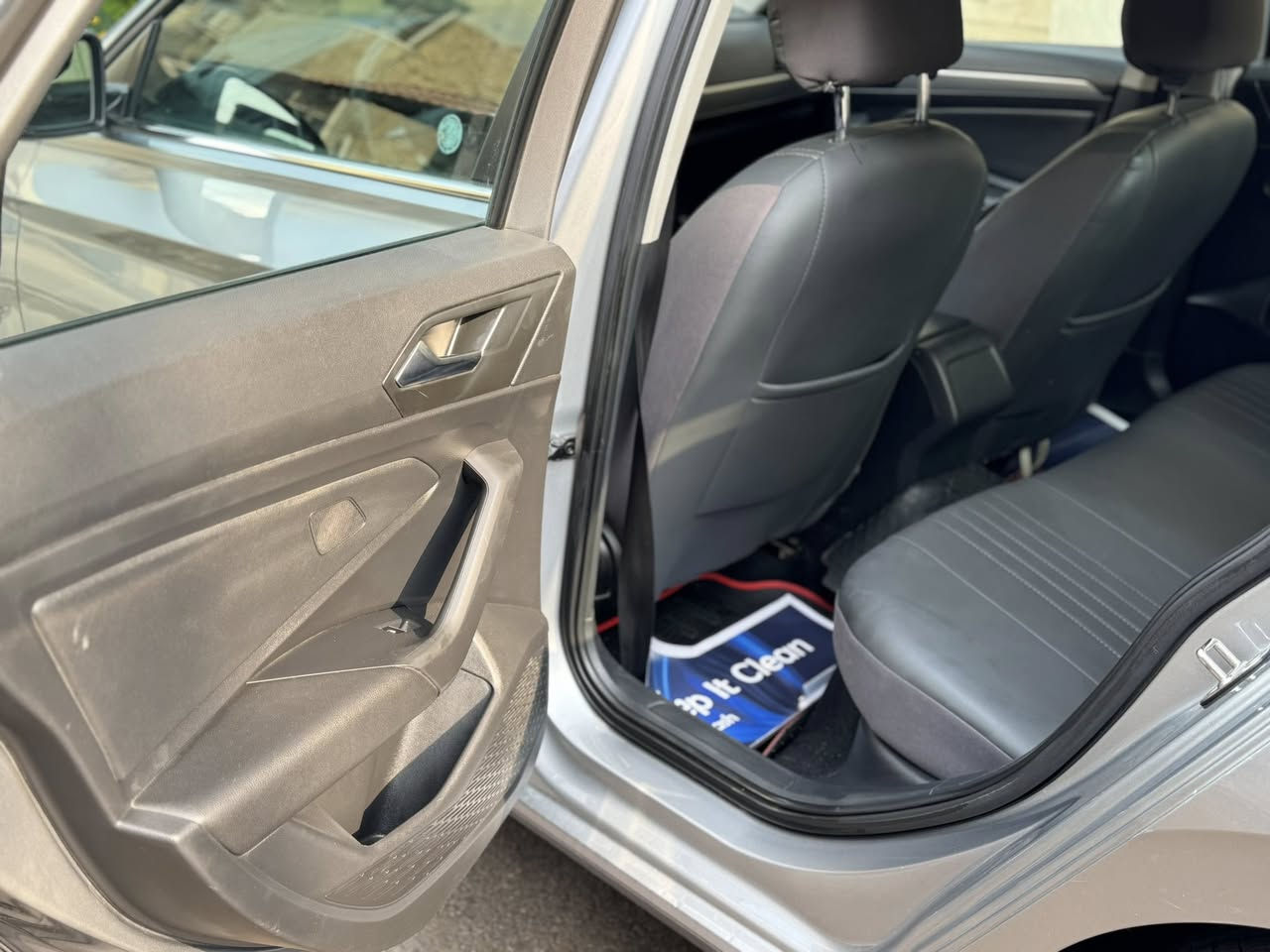 فولكس واكن جيتا S 2021 
المكينة ١٤٠٠ تيربو

الحادث بابين عكس السائق مبدل بابين بلادي نفس اللون بدون صبغ

ايرباك فقط بردة جانبي طاك

صور الحادث موجودة بالمنشور 

بجم كبس 

عداد المسافة ٨١ ميل

السيارة بأسمي مكاني بغداد 

السعر ١٤٣ 

للاتصال ***********
