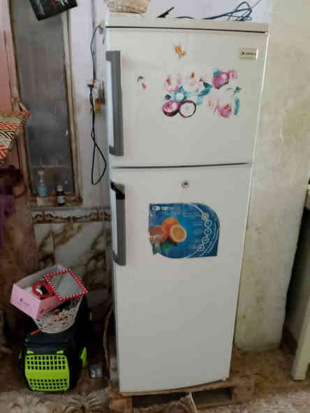 بيع ثلاجه أخت الجديدة نوع دونكا بابين  مكاني كوفه قرب جامع الاحسان *********** / بسعر ١٢٥ ألف
