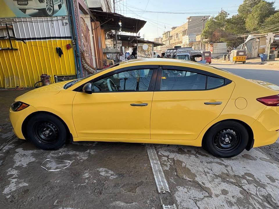 🔥 للبيع — سيارة نظيفة جداً 🔥
هيونداي النترا 2017 للبيع بحالة ممتازة، استخدام شخصي ونظيفة جداً، مكفولة 

✔️ الموديل: 2017

✔️ النوع: Hyundai Elantra

الضرر سطحي خفيف جاملغ ايمن خلفي بدون دواخل

✔️ ناقل الحركة : أوتوماتيك - عادي

✔️ 3 وضعيات القيادة :aco - normal - sport 

✔️ الممشى: 99 ألف ميل

✔️ محرك 2000 دوش 🔥

✔️ داخلية نظيفة جداً

✔️ تبريد - تدفئة : بحالة جيدة جداً

✔️ الحدادية : جيدة جداً

       لمعرفة السعر الاتصال ع رقم ***********

مكان السيارة الموصل
