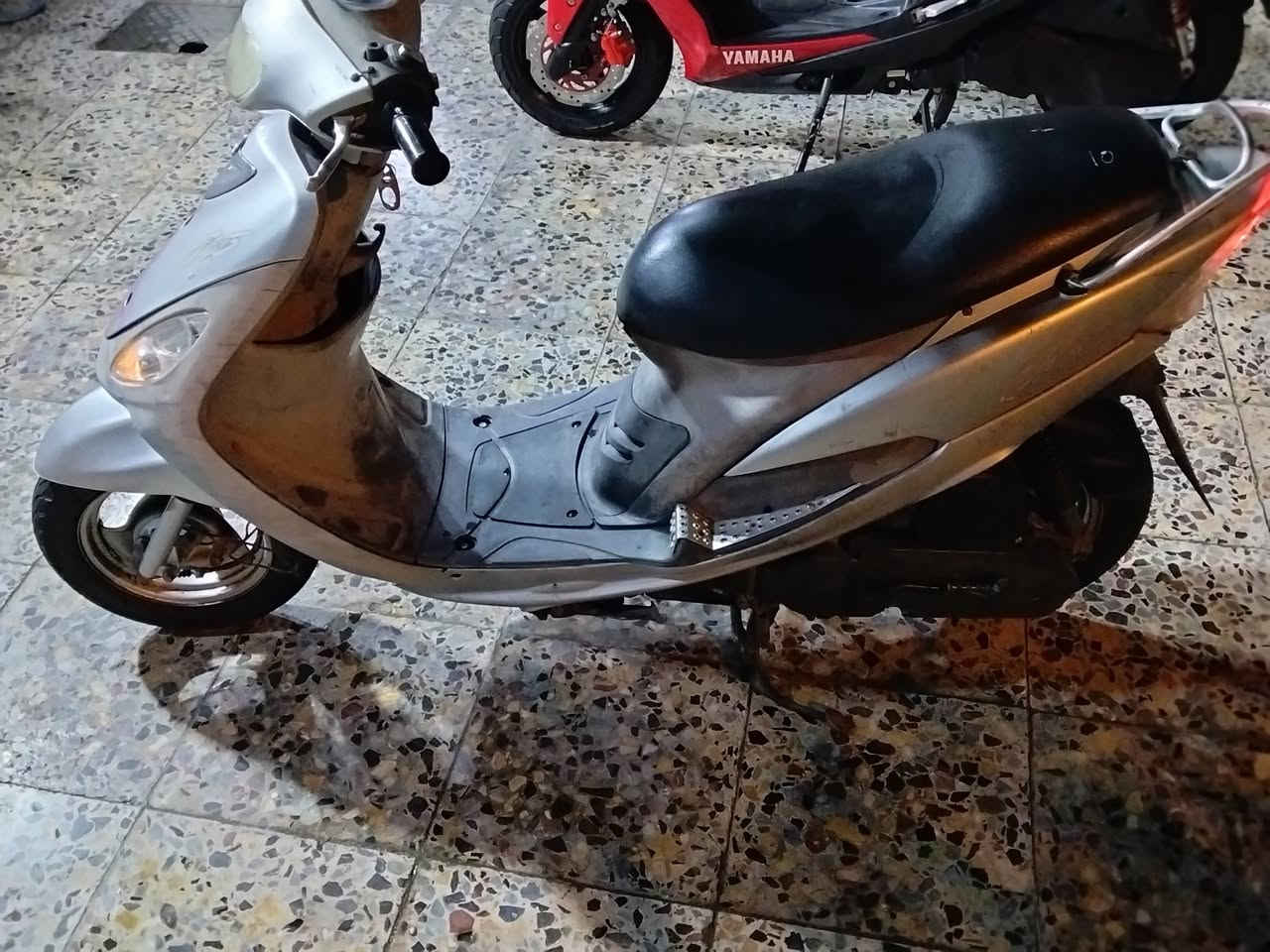 سلام عليكم ماكس منغولي للبيع دراجه كلش نضيفه ما مفتوح دراجه كله بلادي كهربائيات شغاله كله سلف هندر تشتغل ما بيه نقص سعر 650 وبيه مجال بسيط مكاني بغداد رقم الهاتف ***********
