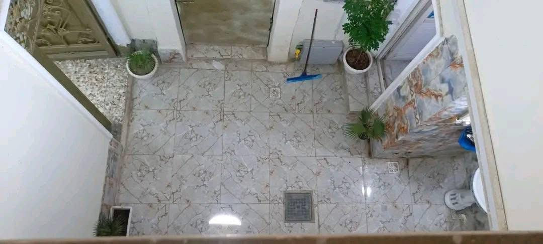 دار سكن للبيع 

العنوان / حي آور شارع السبيس 

المساحه / 100 م امامي 

تفاصيل البناء / طابقين مسلح 

ط١/ صاله استقبال غرفه مطبخ صحيات داخليه وخارجيه 

ط٢/  صاله غرفتين صحيات 

نقص ارضيه او لبخ 

للمزيد من المعلومات يمكنكم التواصل معنا على الرقم التالي 

***********

***********
