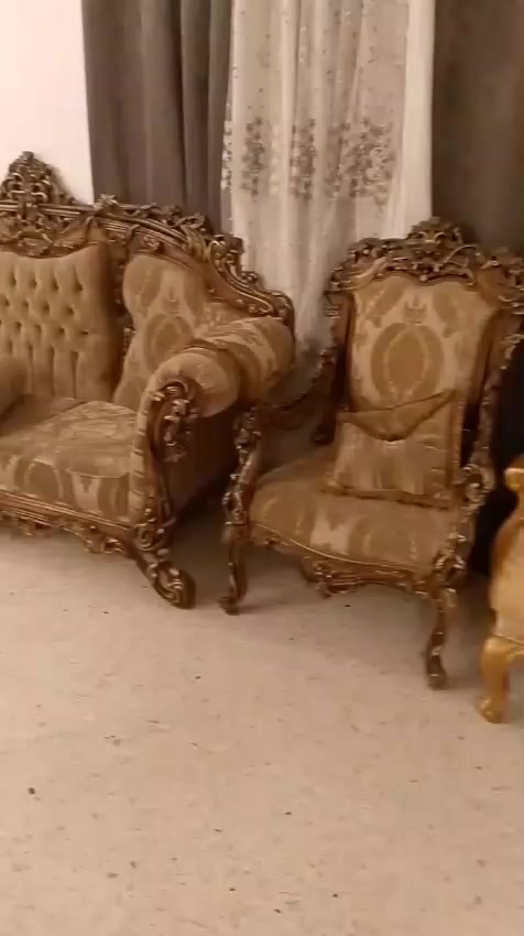 تخم مصري دمياط للبيع 10مقاعد طبلتين مع طبله وسطيه مكاني بغداد الكرخ ***********
