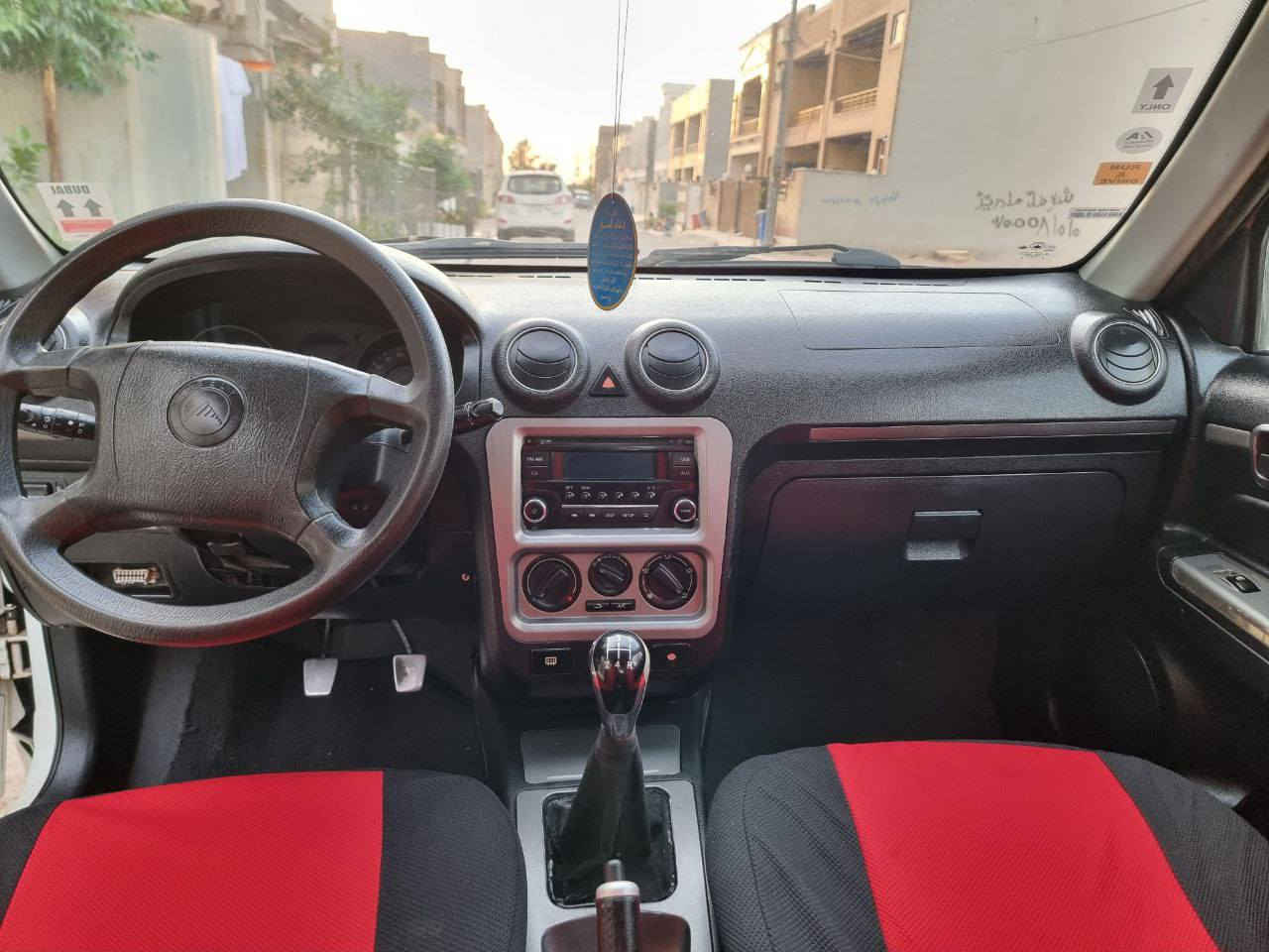 جیلی ck 2013 سەیارەیەکی جوان و بێ کێشەیە گێڕ و مەکینەی بە شەرت تەبرید سارد و گەرم ئیش ئەکات بێ بۆیغە سەیارەکە بە ٤٤ و مەعامەلەیە 
ژ.م / ***********
ژ.م / *********** شمشمل, السليمانية
