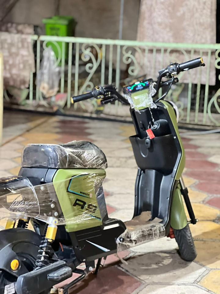 السلام عليكم دراجه R9 2025 فول الدراجه كارتون جديده بمعنه الكلمه بطاريات الكبار 32 ويلي لاصليات استعمال قليل كلش السعر 450 وبيها مجال بسيط مكاني قبلت حي المهندسين للستفار اكثر *********** وتساب متوفر
