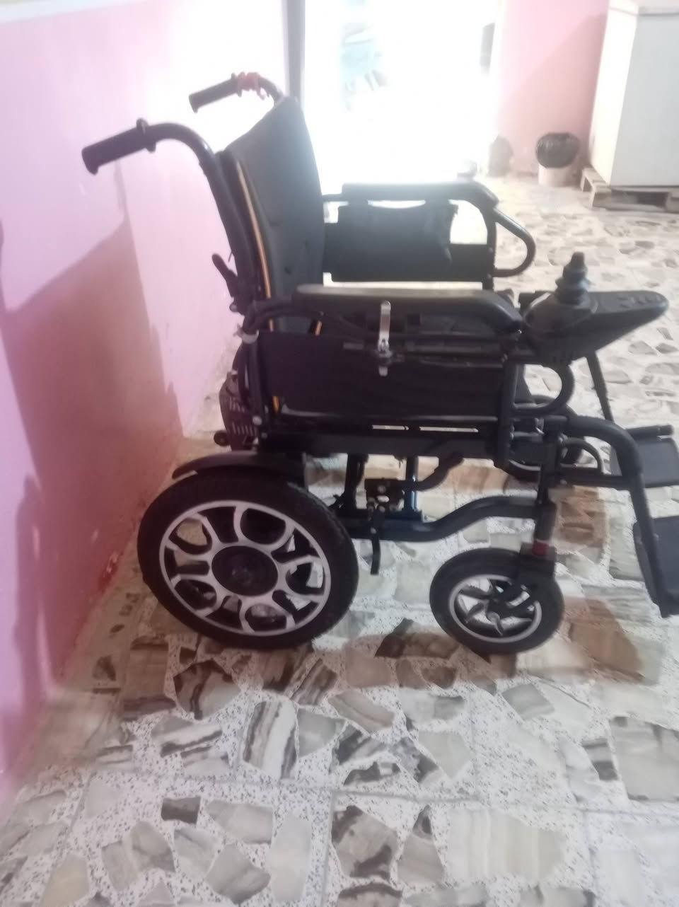 سلام علیکم عربانه شحن كهرلاباىيه للبيع مال معوقين. استخدامها صار شهرين السعر خاص***********
