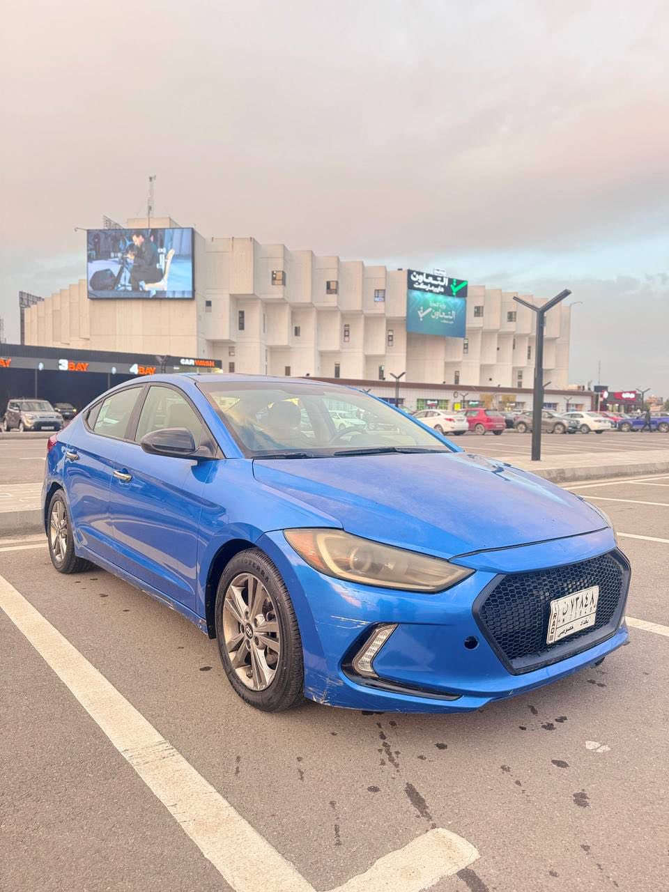 السلام عليكم اخوان
النترا موديل 2017 
وارد امريكي لونها ازرق شذري 

مواصفات الألنترا معروفة  شاشة وباقي التفاصيل 
صور حادثها موجودة بلمنشور 
بيها فقط بنيد مبدل جمالية وبنيدها الاصلي موجود 
السيارة ليبل واحد 
صدر جديد 
تخم تاير جديد 
منظومة تبريد جديدة 
تبريد ثلج ❄️ 
محرك (2000) دوش 
السيارة مكينتها مجفتة 
كير ATM المرغوب 
وبيها طخة جاملغ خلفي 
ورصعة بالصندوق 
باقي السيارة مكفول 

للاستفسار : 
***********
