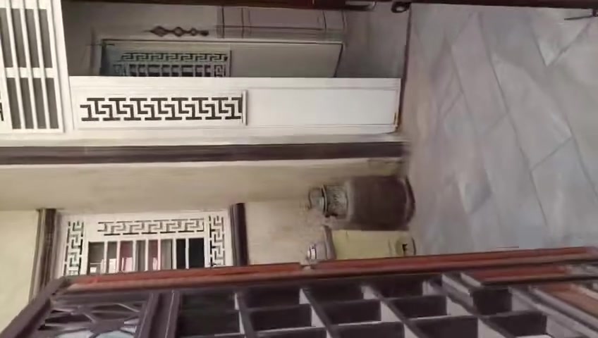 الدار للبيع 🏠
المساحه : 120 م ، واجه : 8 م 
العنوان : الحريه ، بستان + قرب شارع عام 🗺️🏘️
يحتوي على : طرمه ، صاله ، مطبخ + حولي 
، صحيات في كل طابق داخل منزل ، غرفتين نوم  🛌 
للاستفسار عن سعر وباقي تفاصيل 
الاتصال على رقم : *********** 📞☎️
