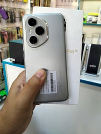 هونر 400 برو  ذاكره 512 كامل كل ملحقات  شاحن 100 واط جهاز مستخدم شهر و...