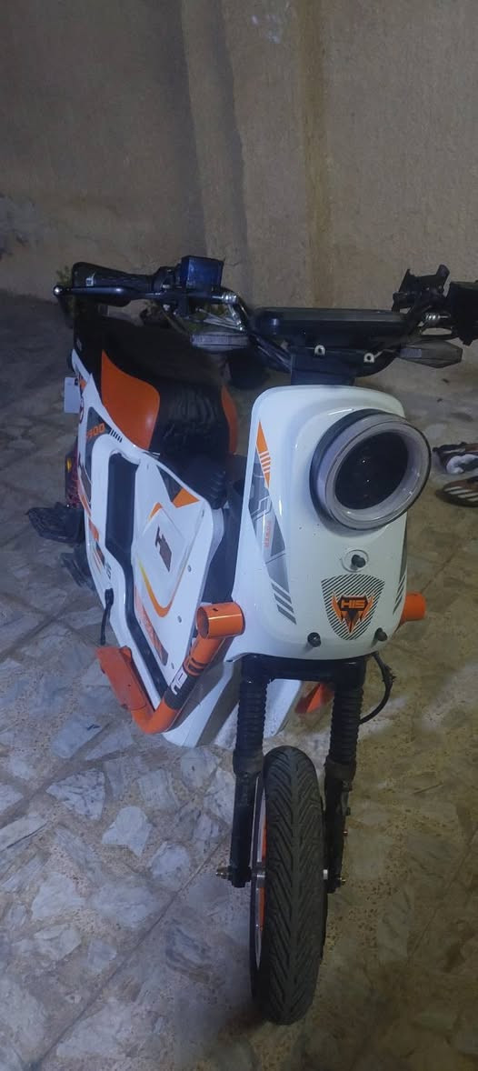 السلام عليكم دراجه H900 نضيفه نقص بس جاملغ امامي رقمي ***********
