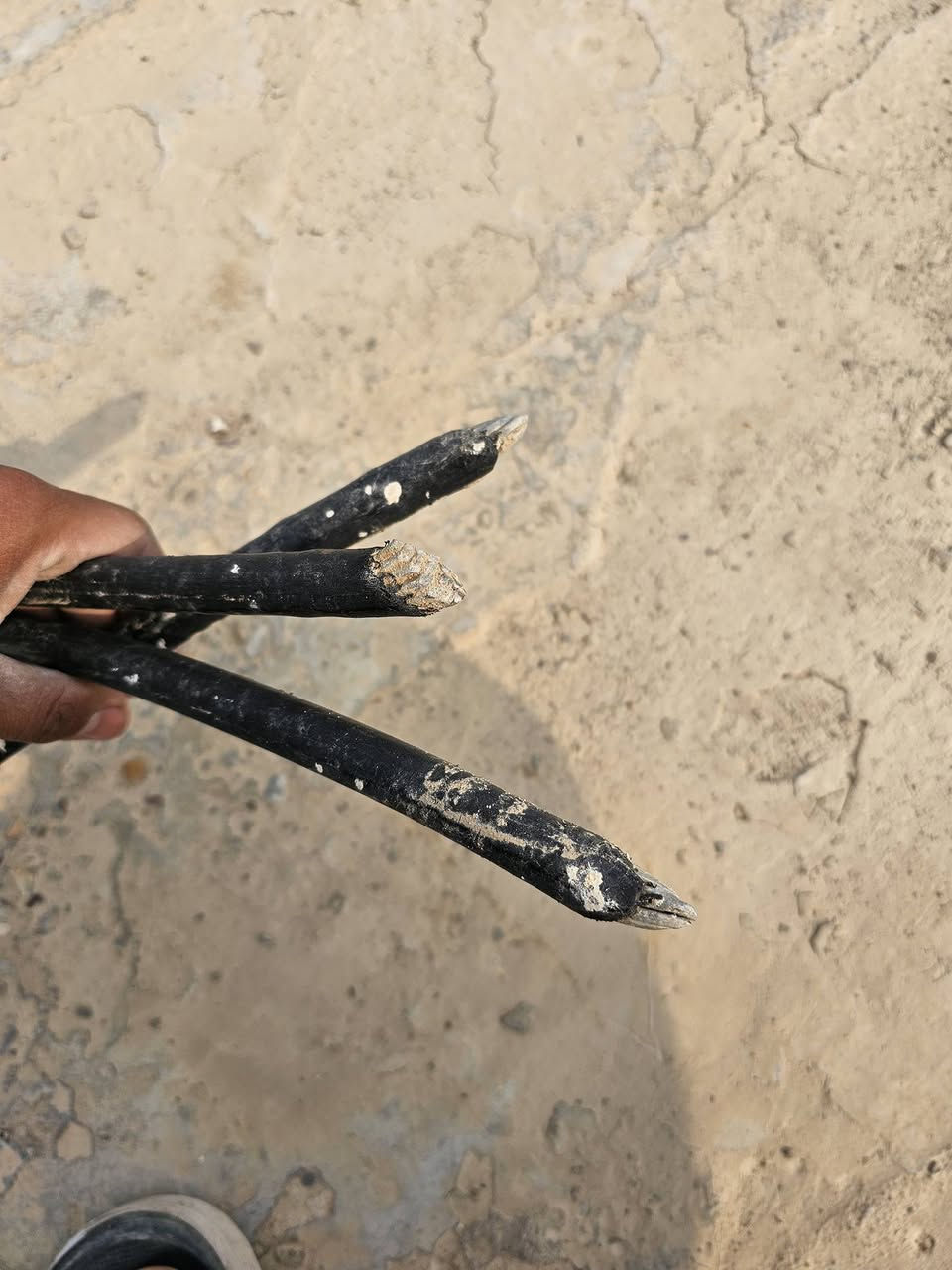 السلام عليكم كيبل ٣ طويات وحده ٨ متار وثانيه ١٢ متر ول ثالثه فوك ل١٥ لو ٢٠ متر المتر ب٩ وبي مجال شلع ابيعهنن شراي بيك خير ودلل رقم *********** @الجميع
