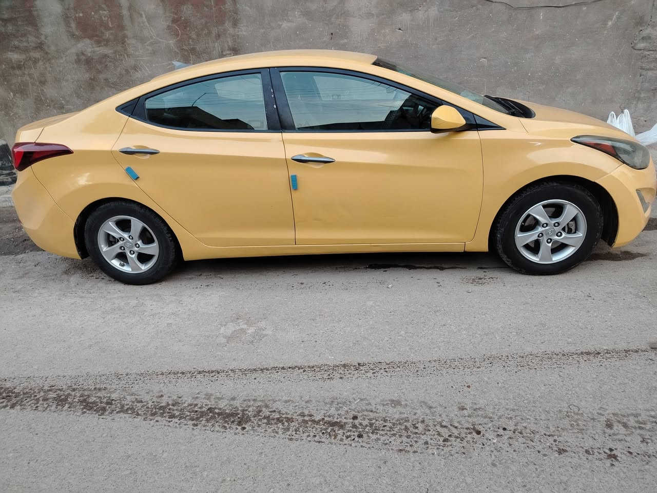 السلام عليكم النترا موديل ١٤ وارد أمريكي السيارة كلين حادثة طخه حافه البنيد بدون دواخل ليبل واحد السيارة جاهزة كير محرك تبريد تخم تاير باتري جديد صدر خير من الله محرك ١٨٠٠ دوش رقم انكليزي امصفره هيئه وغرامات السعر ٩٨ بيهة مجال حك الجية بغداد البلديات رقم ***********
