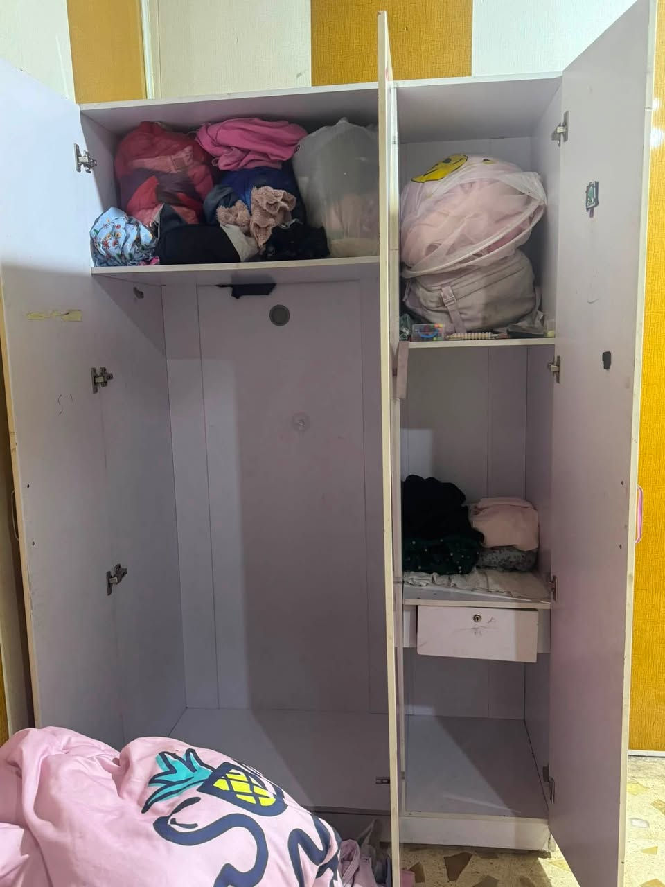 كناتير اطفال نضيفات كلش مثل الصورة الازرق بي بس الجرار الاولى تفلت الازرق ب٧٥ والوردي ب١٠٠
عنوان حي الرافدين قرب جامعة العين ومدرسة العفاف
رقم ***********
