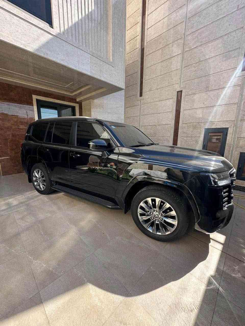 لاندكروز 2022 GXR 
ماشيه ١٠٨الف
السياره ضمان ساز 
مواصفات فول
محرك 6 سلندر 4000 تنفس طبيعي
2 مقاعد كهرباء + تبريد 
3 شاشات تطبيق
صندوك كهرباء
باقي المواصفات معروفه
مكفوله كفاله عامه ✅
مغلفه pdf بل كامل
رقم بغداد دولي 
مكان سيارة البصرة حي الزهور 
السعر ٥٨٥ $
*********** البصرة, العراق
