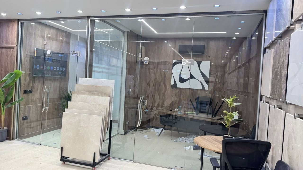للواجهات الزجاج 👷‍♂️ والبورسلين تغليف واجهات  متخصصة في المستقبل للواجهات الزجاج 👷‍♂️ والبورسلين تغليف واجهات  متخصصة في جميع أعمال الألمنيوم وتوفر حلول متكاملة للمنازل، الشركات، والمشاريع التجارية. نركز على تقديم منتجات عالية الجودة تجمع بين المتانة، التصميم العصري، والدقة في التنفيذ.

خدماتنا:

🪟 شبابيك ألمنيوم (مفصلي – سلايد) بمختلف المقاسات والألوان.

🚪 أبواب داخلية وخارجية بتصاميم حديثة ومقاومة.

🏢 واجهات ألمنيوم وزجاج (كيرتن وول – فلات – تجارية).

🛠️ محجرات (ألمنيوم / زجاج) بأشكال أنيقة وآمنة.

المواد والمواصفات:

منشأ تركي أصلي من أفضل الشركات: كورت أوغلو – سراي – أولسان.

إكسسوارات تركية وإيطالية عالية الجودة.

ألوان متعددة: (انترسات – أسود – شمباني – براوند – أكسده – أبيض – برونزي – خليجي – جوزي).

زجاج دبل كلاس 22 ملم / سنكل 6 ملم بعدة ألوان (أبيض – أسود – برونزي).

تركيب بكبس النكي لضمان القوة والمتانة.

لماذا تختارنا؟

✅ جودة عالية بمواد أصلية.

✅ التزام بالمواعيد والدقة في القياسات.

✅ حلول تناسب ذوقك وميزانيتك.

✅ خبرة واسعة في تنفيذ المشاريع الكبيرة والصغيرة.

📍 العنوان: بغداد – السيديه  

☎️*********** جميع أعمال الألمنيوم وتوفر حلول متكاملة للمنازل، الشركات، والمشاريع التجارية. نركز على تقديم منتجات عالية الجودة تجمع بين المتانة، التصميم العصري، والدقة في التنفيذ.

خدماتنا:

🪟 شبابيك ألمنيوم (مفصلي – سلايد) بمختلف المقاسات والألوان.

🚪 أبواب داخلية وخارجية بتصاميم حديثة ومقاومة.

🏢 واجهات ألمنيوم وزجاج (كيرتن وول – فلات – تجارية).

🛠️ محجرات (ألمنيوم / زجاج) بأشكال أنيقة وآمنة.

المواد والمواصفات:

منشأ تركي أصلي من أفضل الشركات: كورت أوغلو – سراي – أولسان.

إكسسوارات تركية وإيطالية عالية الجودة.

ألوان متعددة: (انترسات – أسود – شمباني – براوند – أكسده – أبيض – برونزي – خليجي – جوزي).

زجاج دبل كلاس 22 ملم / سنكل 6 ملم بعدة ألوان (أبيض – أسود – برونزي).

تركيب بكبس النكي لضمان القوة والمتانة.

لماذا تختارنا؟

✅ جودة عالية بمواد أصلية.

✅ التزام بالمواعيد والدقة في القياسات.

✅ حلول تناسب ذوقك وميزانيتك.

✅ خبرة واسعة في تنفيذ المشاريع الكبيرة والصغيرة.

📍 العنوان: بغداد – السيديه  

☎️***********
