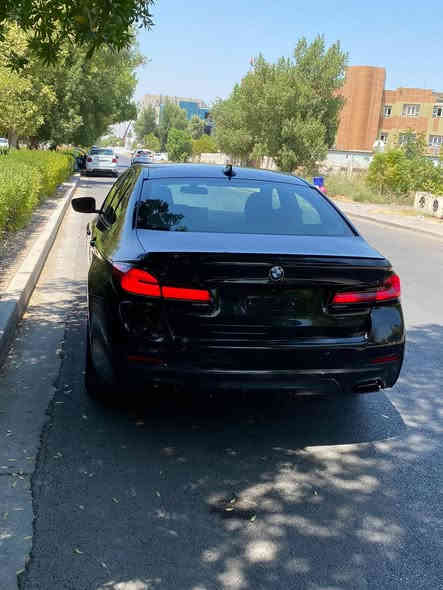 السلام عليكم 
Bmw 2023 وارد امريكي الفئة الخامسة g30
رقم بغداد بإسمي 
تبديل دهن وفلاتر وكاله العروش 
المواصفات m kit  كلها مختمة يعني مواصفات الm5: 
المحرك 2000 تون باور تيربو 
ويل 19
فجوج فلنجات mkit
حساسات امامي خلفي
تحديد المسار
سلايد روف
السيارة مقاعد جلد تدفئة 
المقاعد كهربائية
رادار خلفي تنبيه الخروج عن المسار
رادارات مري جانبية
بدي كامل mkit  يعني لحاية دوسات كلها mkit
السيارة فقط حادثها جاملغ يمين مبدل نفس الون وايرباك ستيرن  وبرده كما موضح بالصور
جنطة كهرباء
ماشيه 45000 
السعر المطلوب:$330ورقة
 33000$
المكان بغداد 
للاستفسار الاتصال بالرقم ***********
