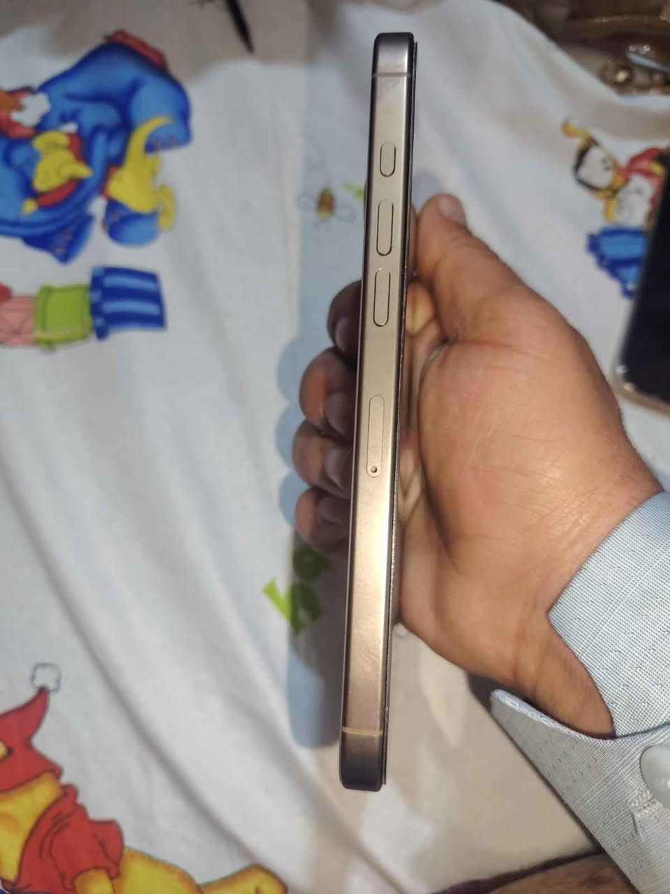 ايفون ١٦برماكس شرق اوسط ملحقاته كامله يوجد توصيل يرهم مرواس مبدل شاشه ٣خيرات بطاريته اصليه ١٠٠ 
شاشه احله من الاصليه ***********
سعره مليون الكامره الاماميه تشكل بسبب التحديث كربلاء, العراق
